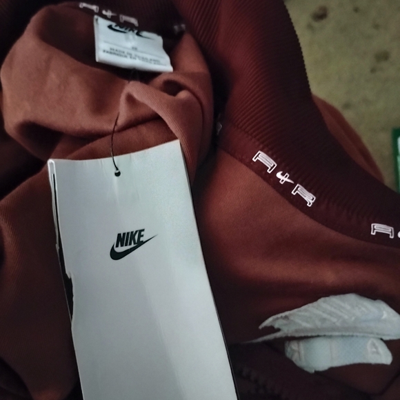 Nike Air Track Jacket Womens 1X Briown Velour Velvet Casual Full Zip DM9193-273. - Picture 9 of 9